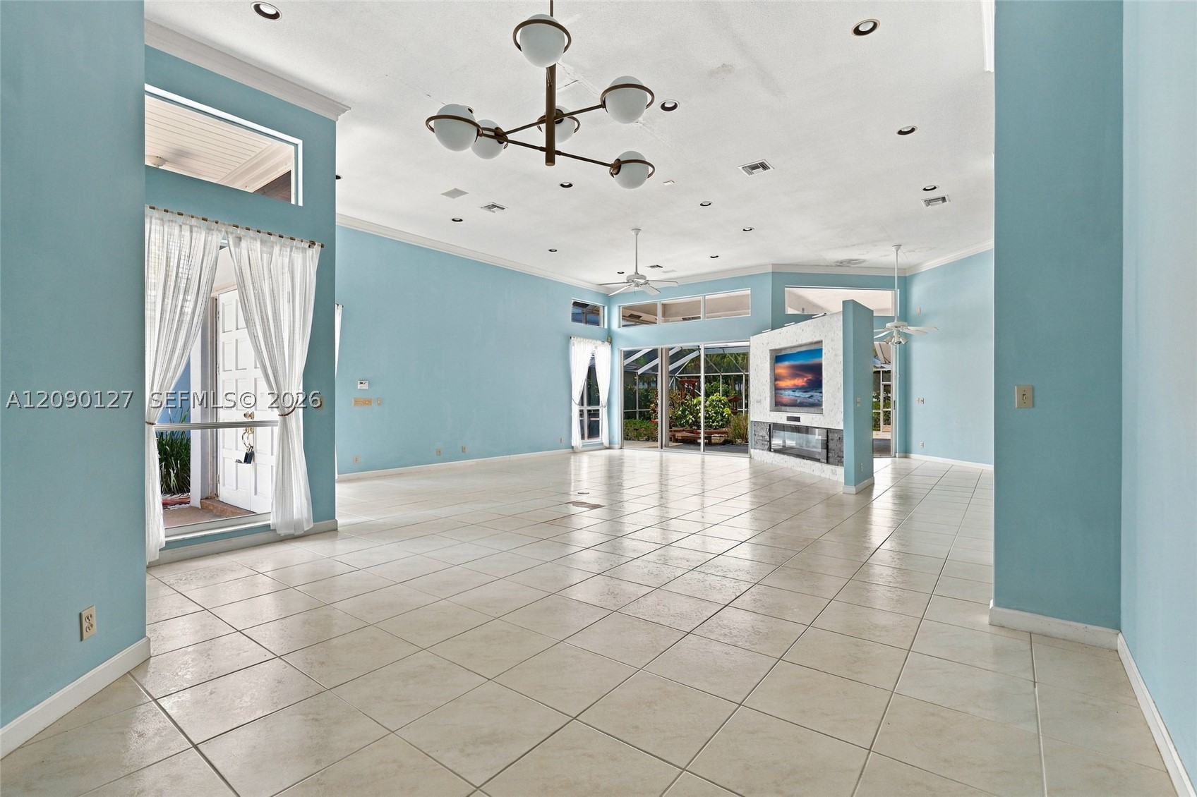 173 Orange Tree Dr, Atlantis FL 33462
