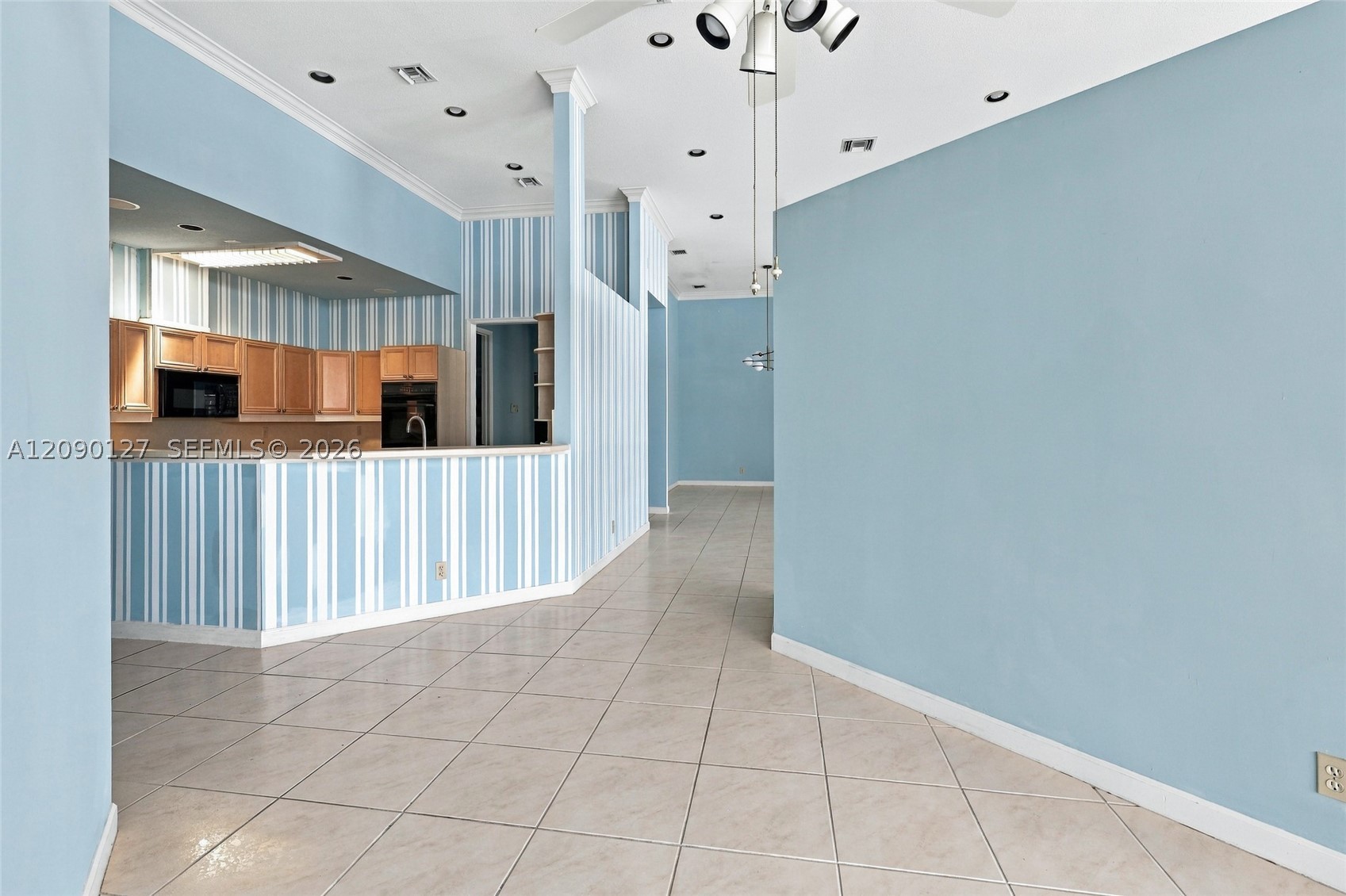 173 Orange Tree Dr, Atlantis FL 33462
