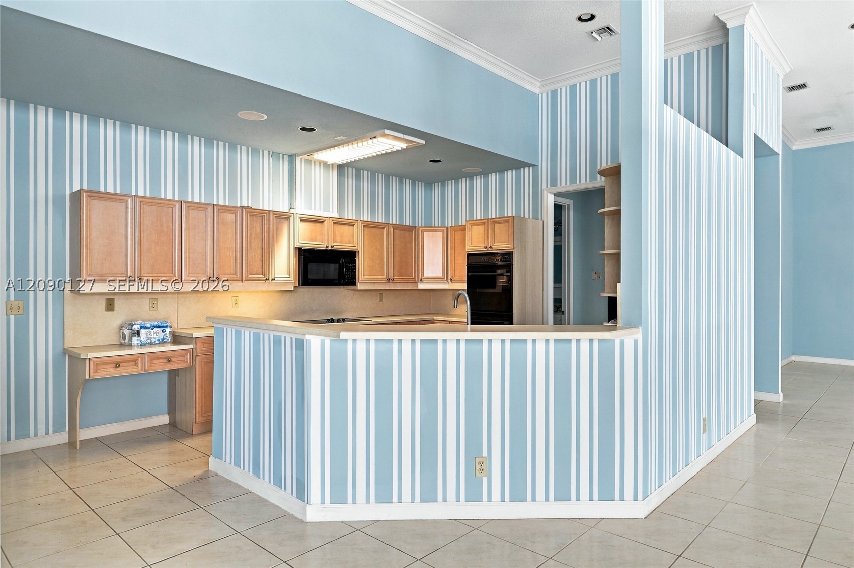 173 Orange Tree Dr, Atlantis FL 33462