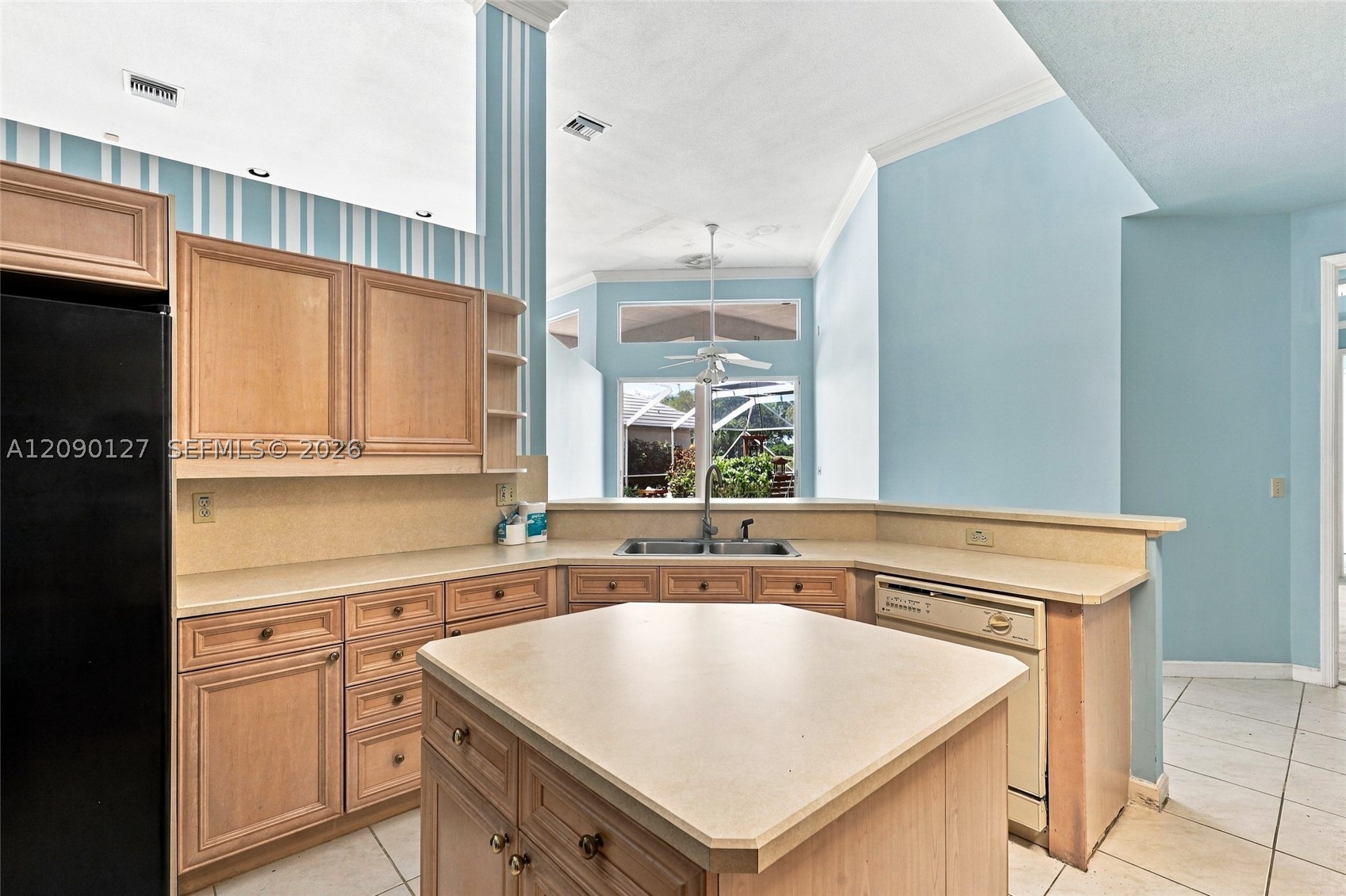 173 Orange Tree Dr, Atlantis FL 33462