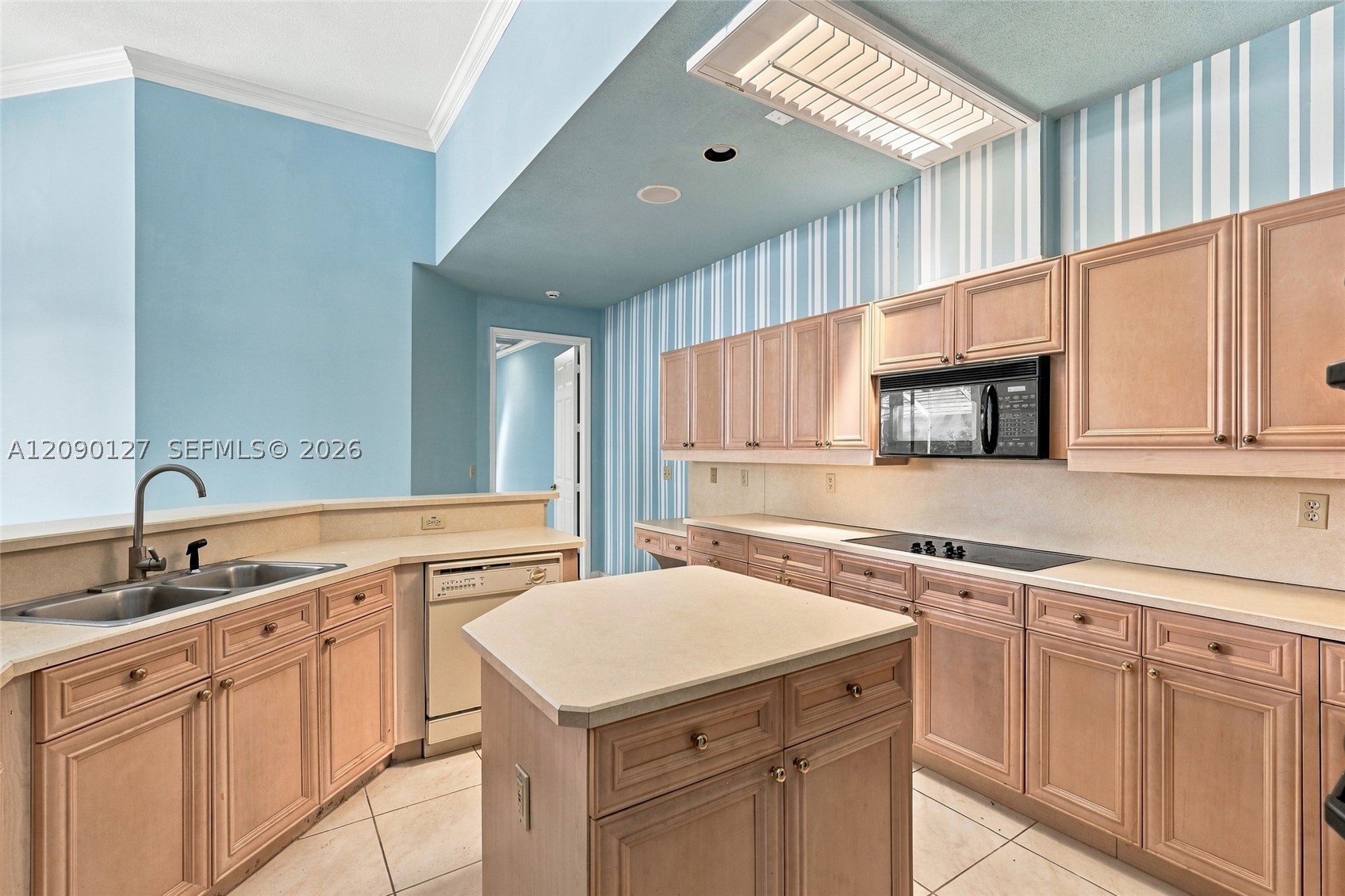 173 Orange Tree Dr, Atlantis FL 33462