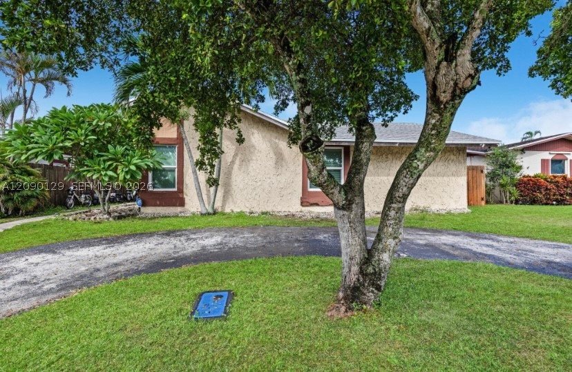 281 SW 83rd Ave, North Lauderdale FL 33068