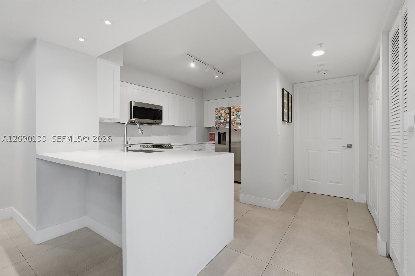 1155 Brickell Bay Dr #704, Miami FL 33131