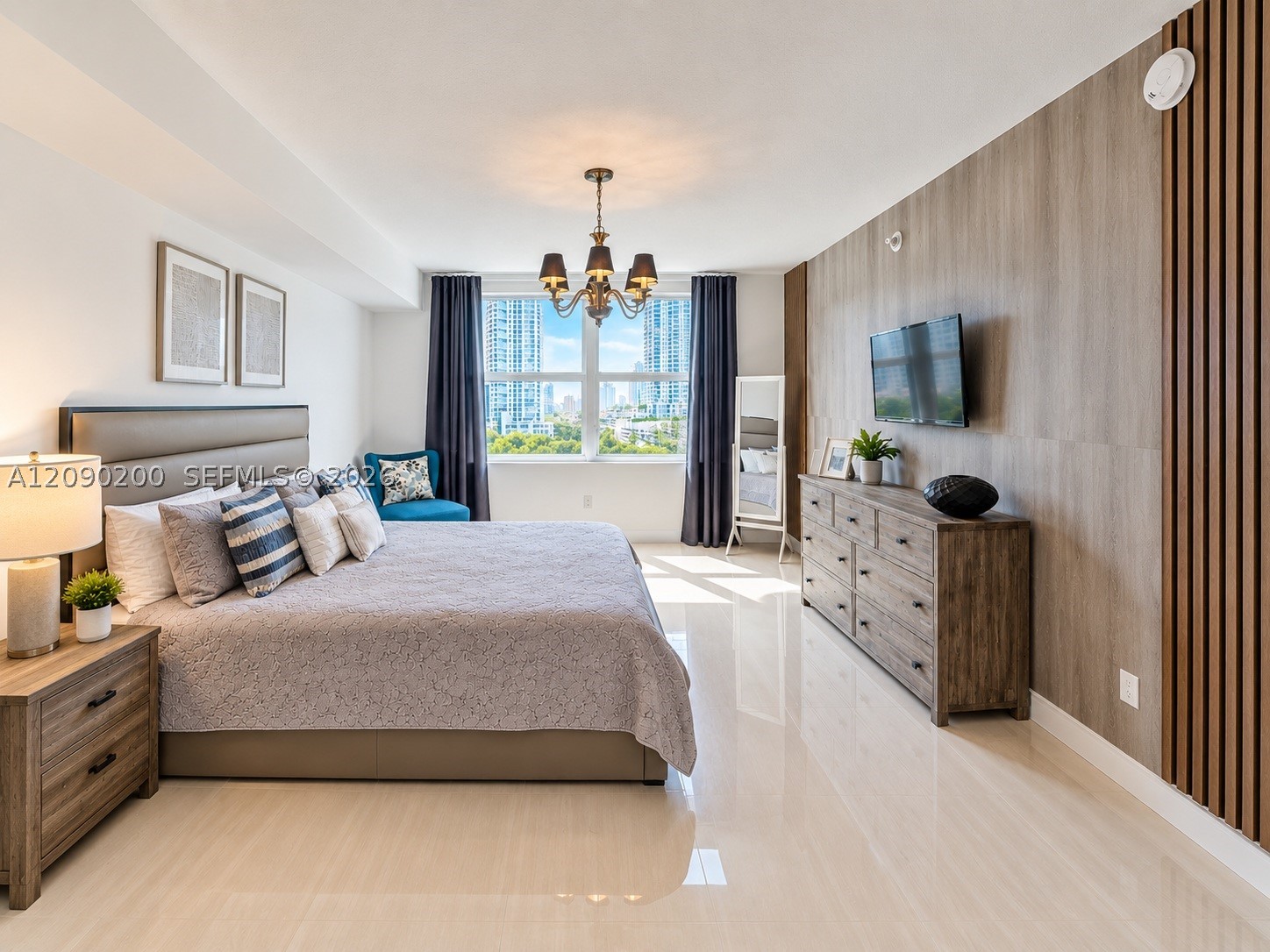 31 SE 5 ST #1203, Miami FL 33131