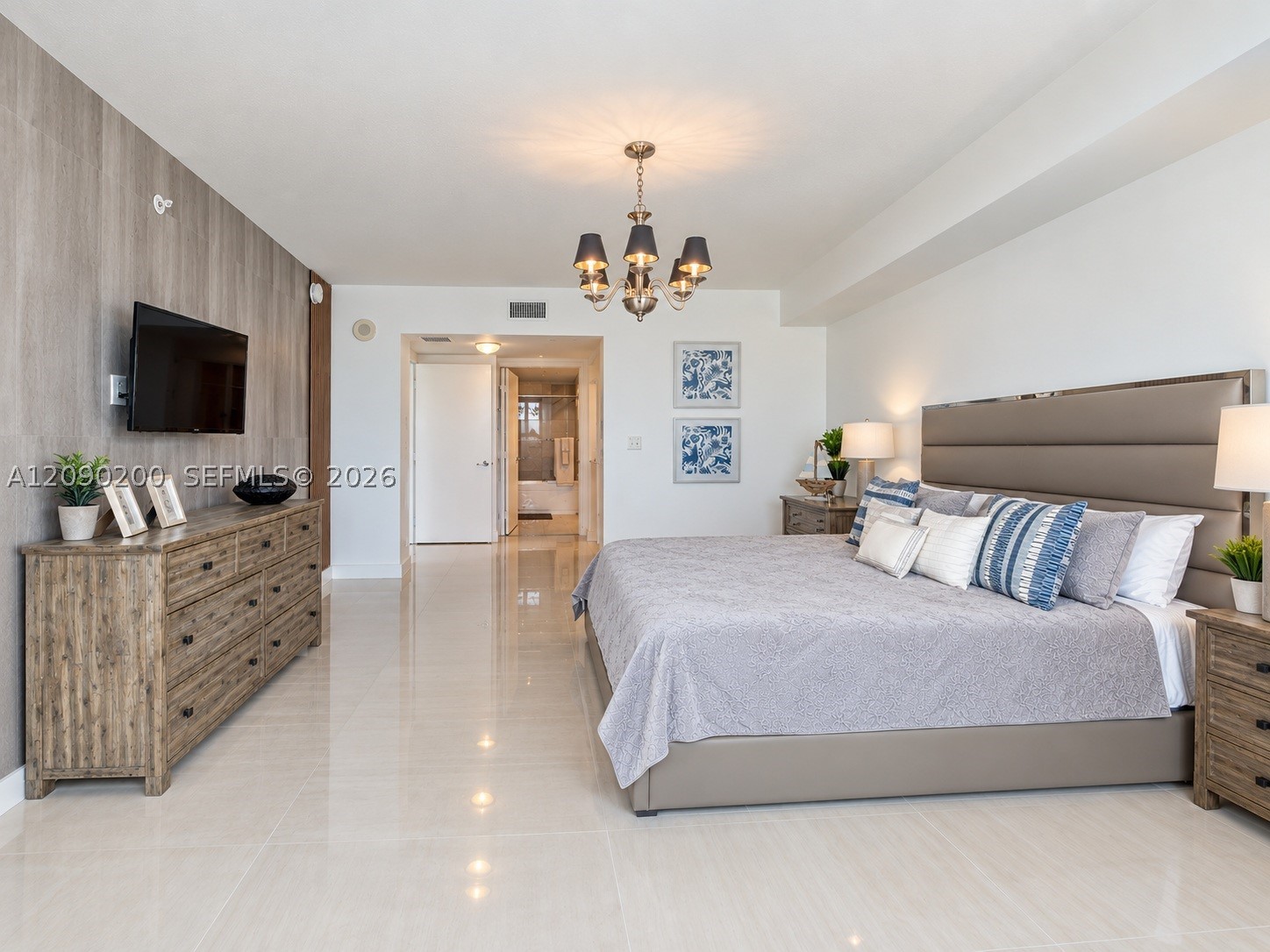 31 SE 5 ST #1203, Miami FL 33131