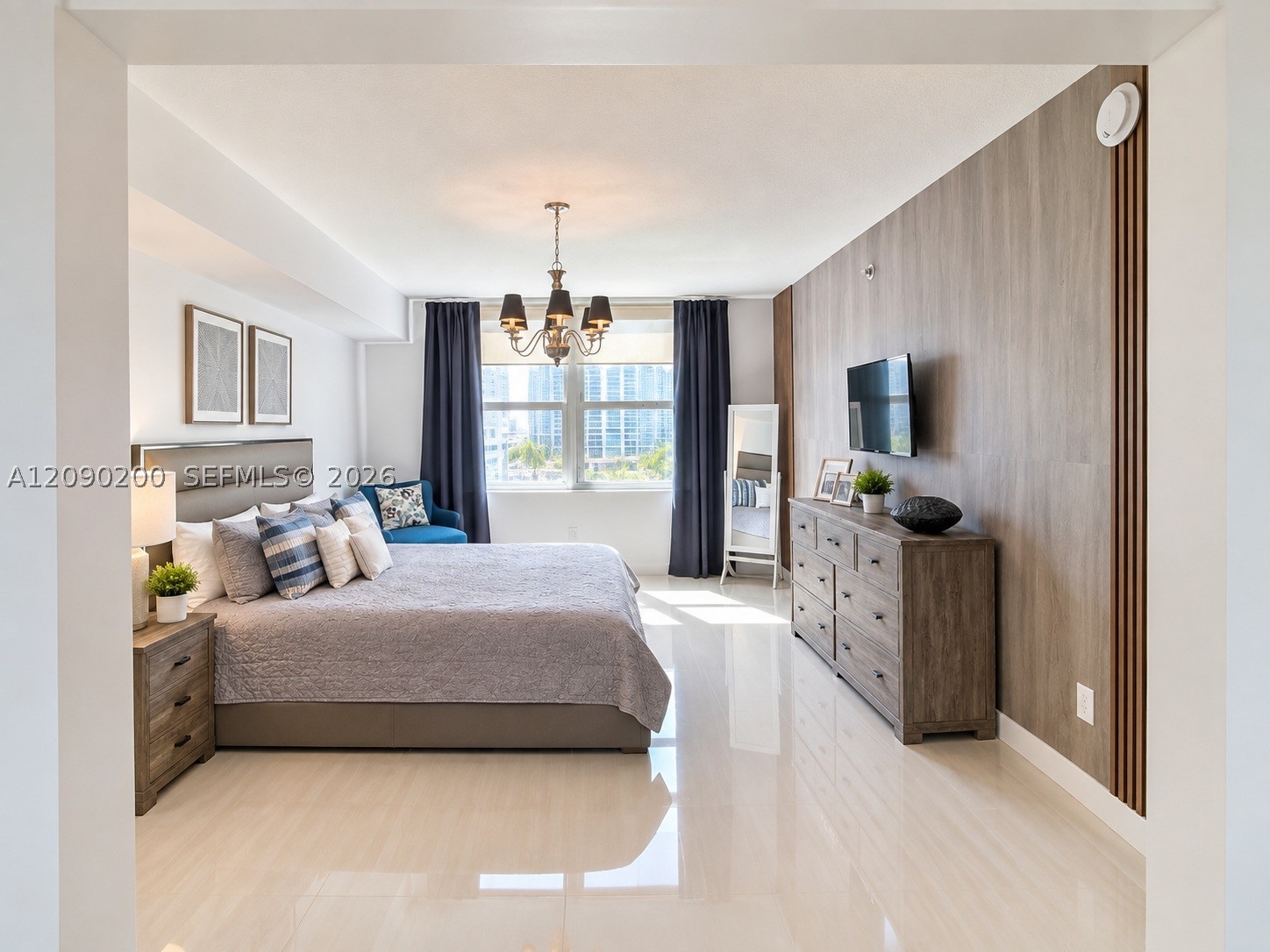 31 SE 5 ST #1203, Miami FL 33131