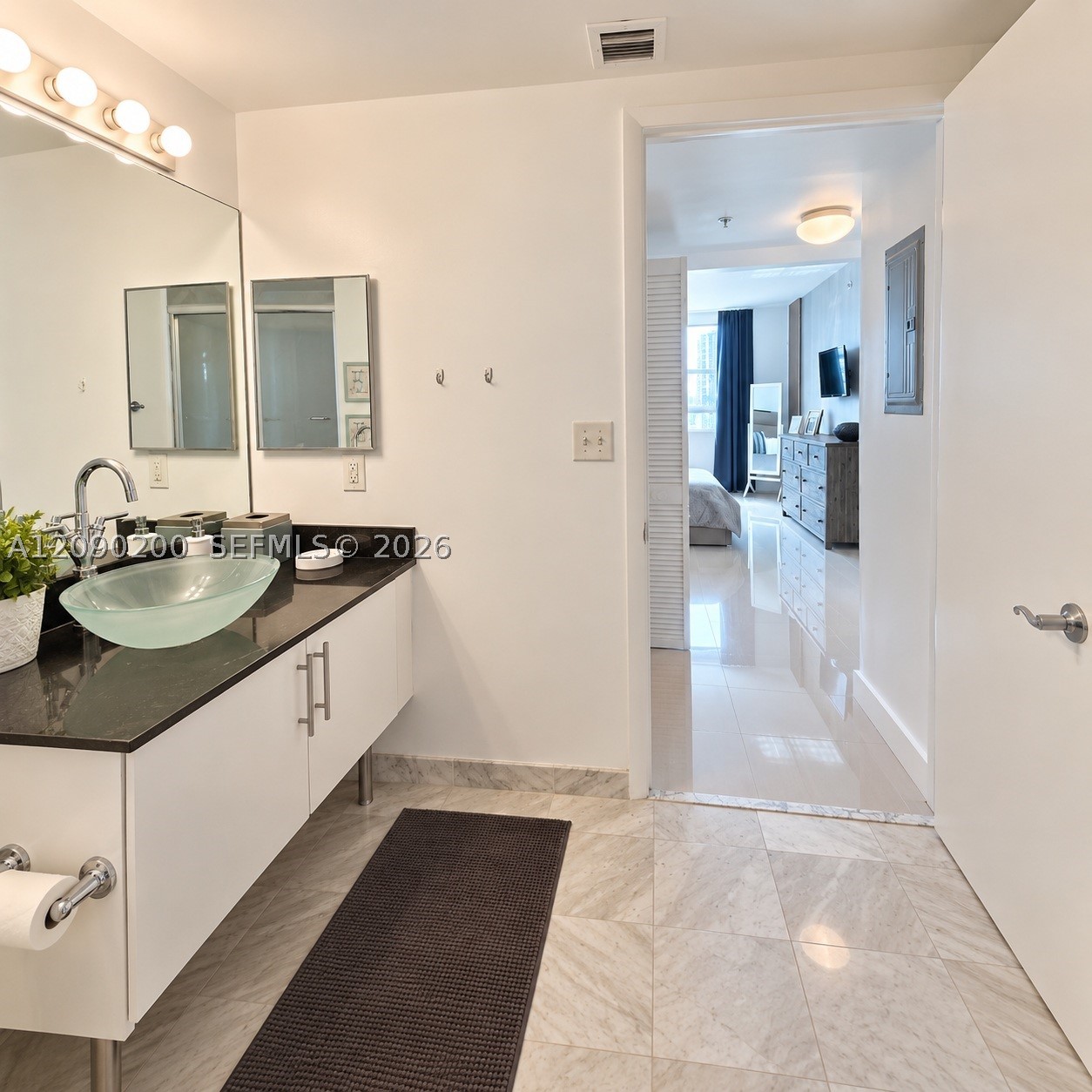 31 SE 5 ST #1203, Miami FL 33131