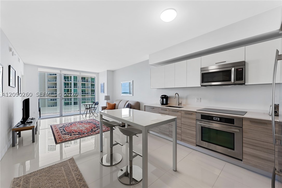 1300 Brickell Bay Dr #1905, Miami FL 33131
