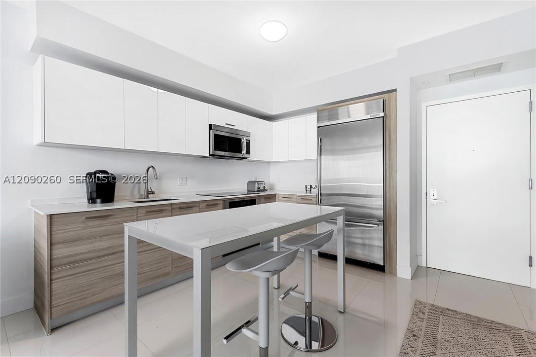 1300 Brickell Bay Dr #1905, Miami FL 33131