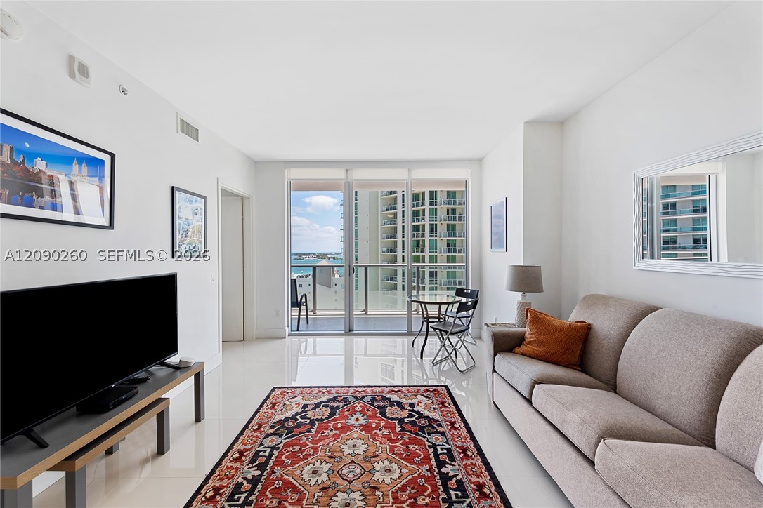 1300 Brickell Bay Dr #1905, Miami FL 33131