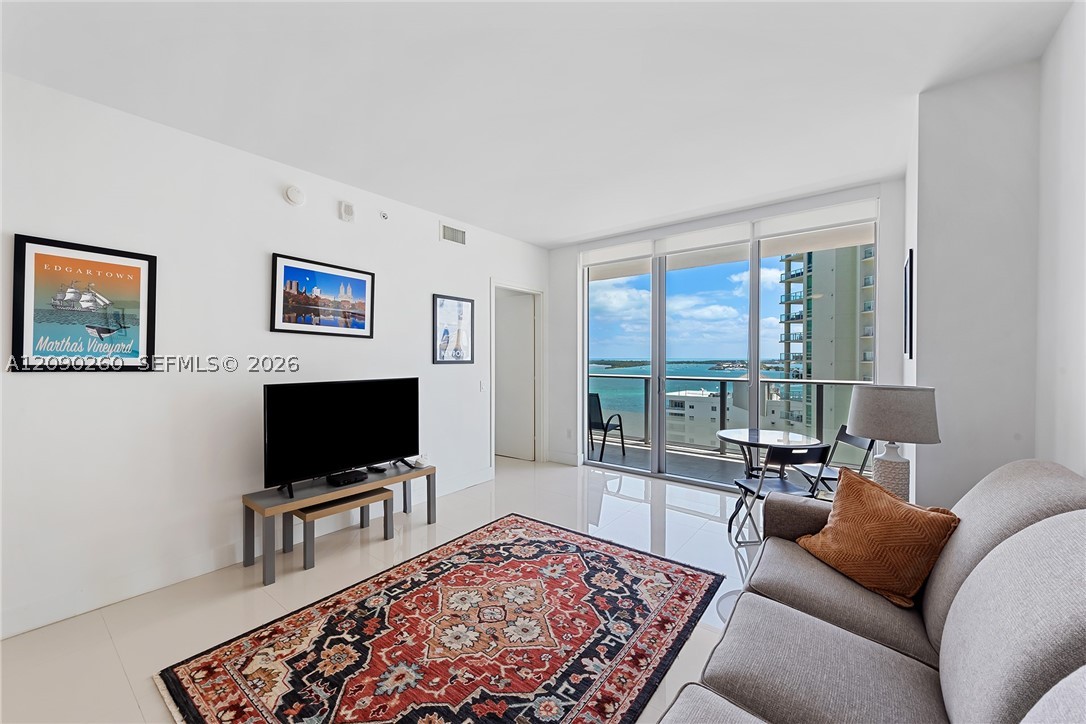 1300 Brickell Bay Dr #1905, Miami FL 33131