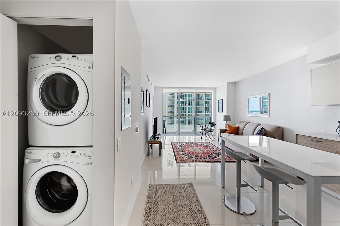 1300 Brickell Bay Dr #1905, Miami FL 33131