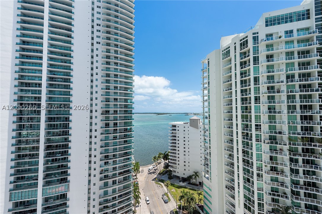 1300 Brickell Bay Dr #1905, Miami FL 33131