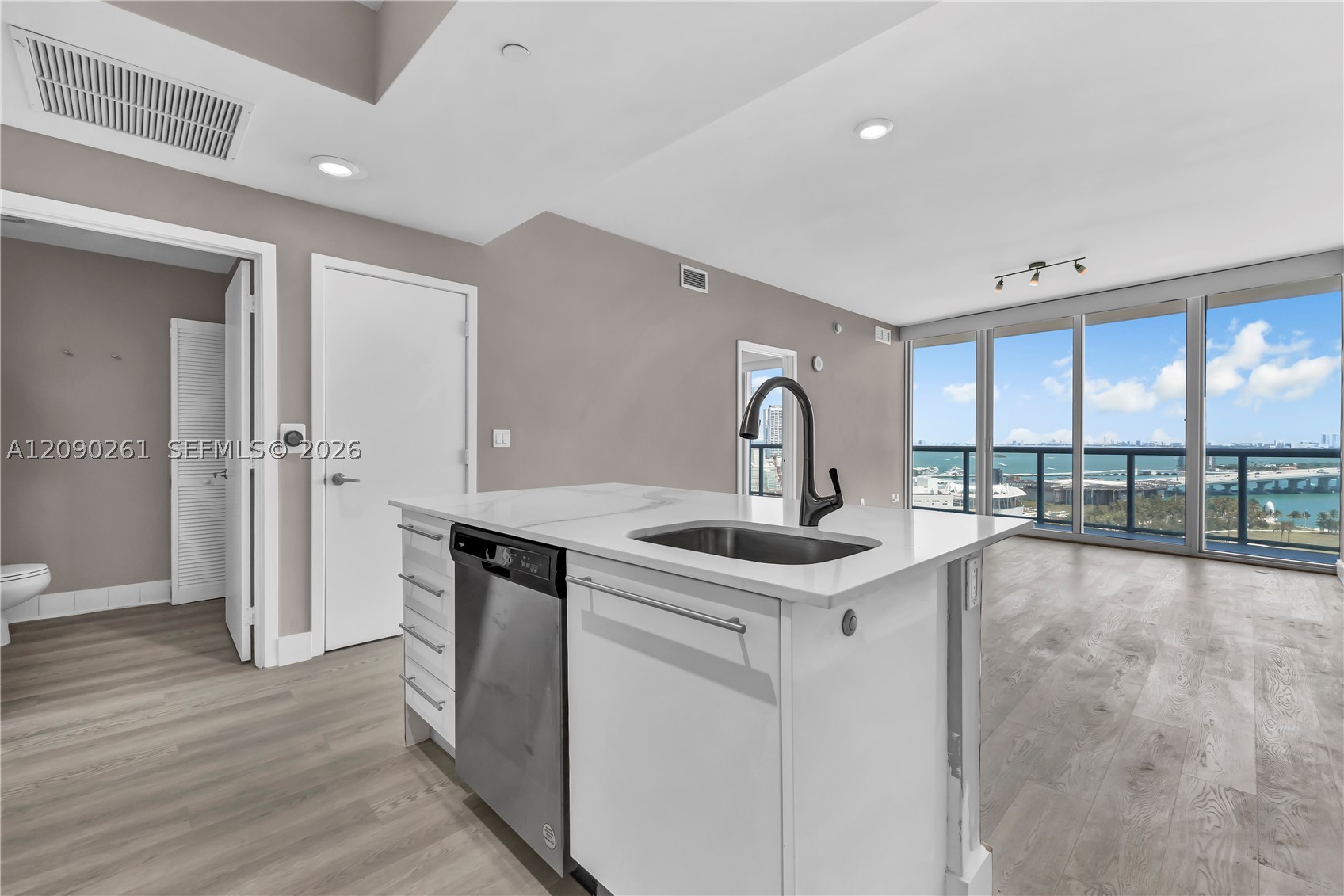 888 Biscayne Blvd #1710, Miami FL 33132