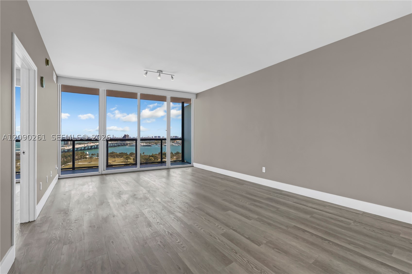 888 Biscayne Blvd #1710, Miami FL 33132