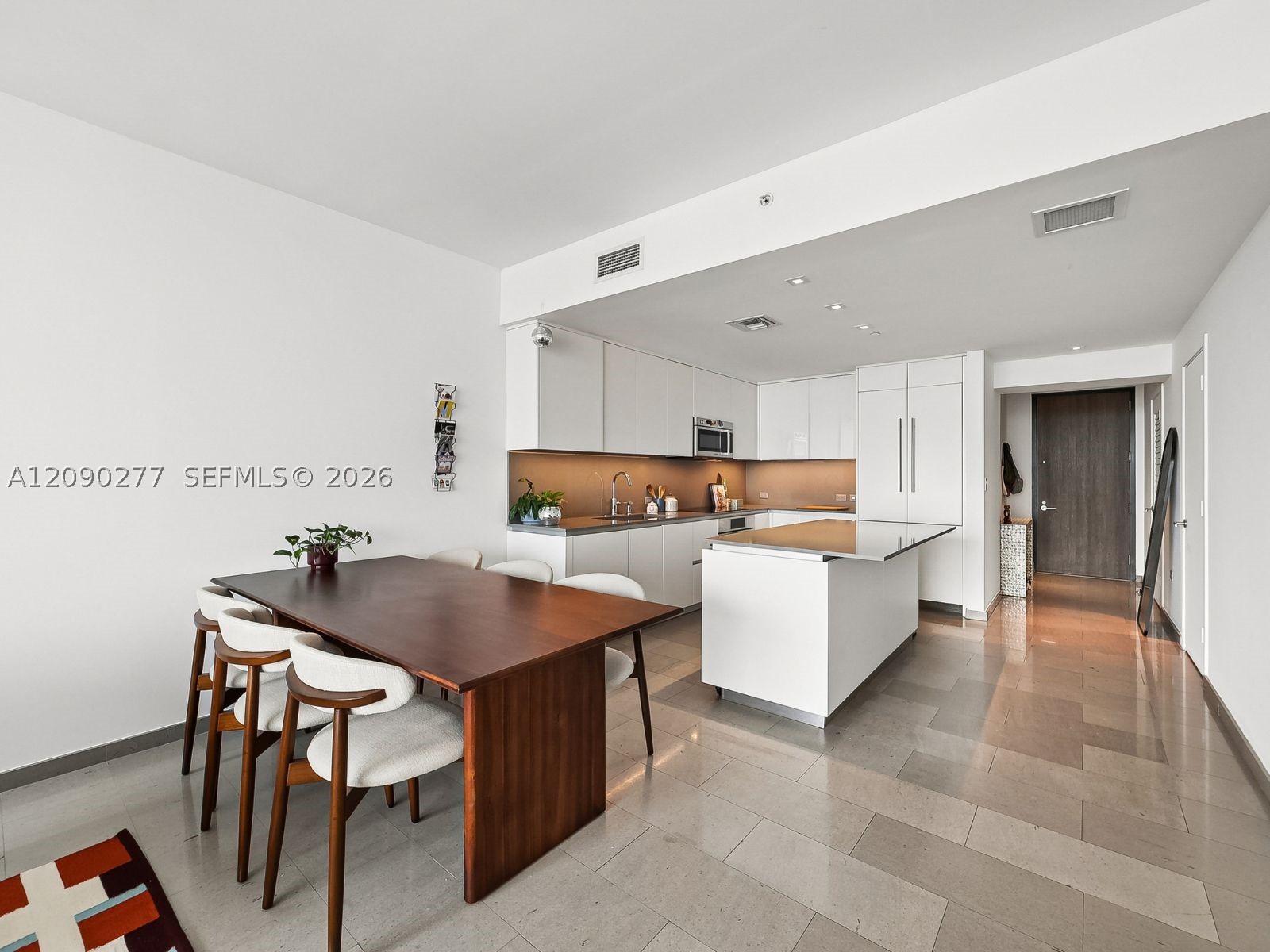 88 SW 7th St #2506, Miami FL 33130