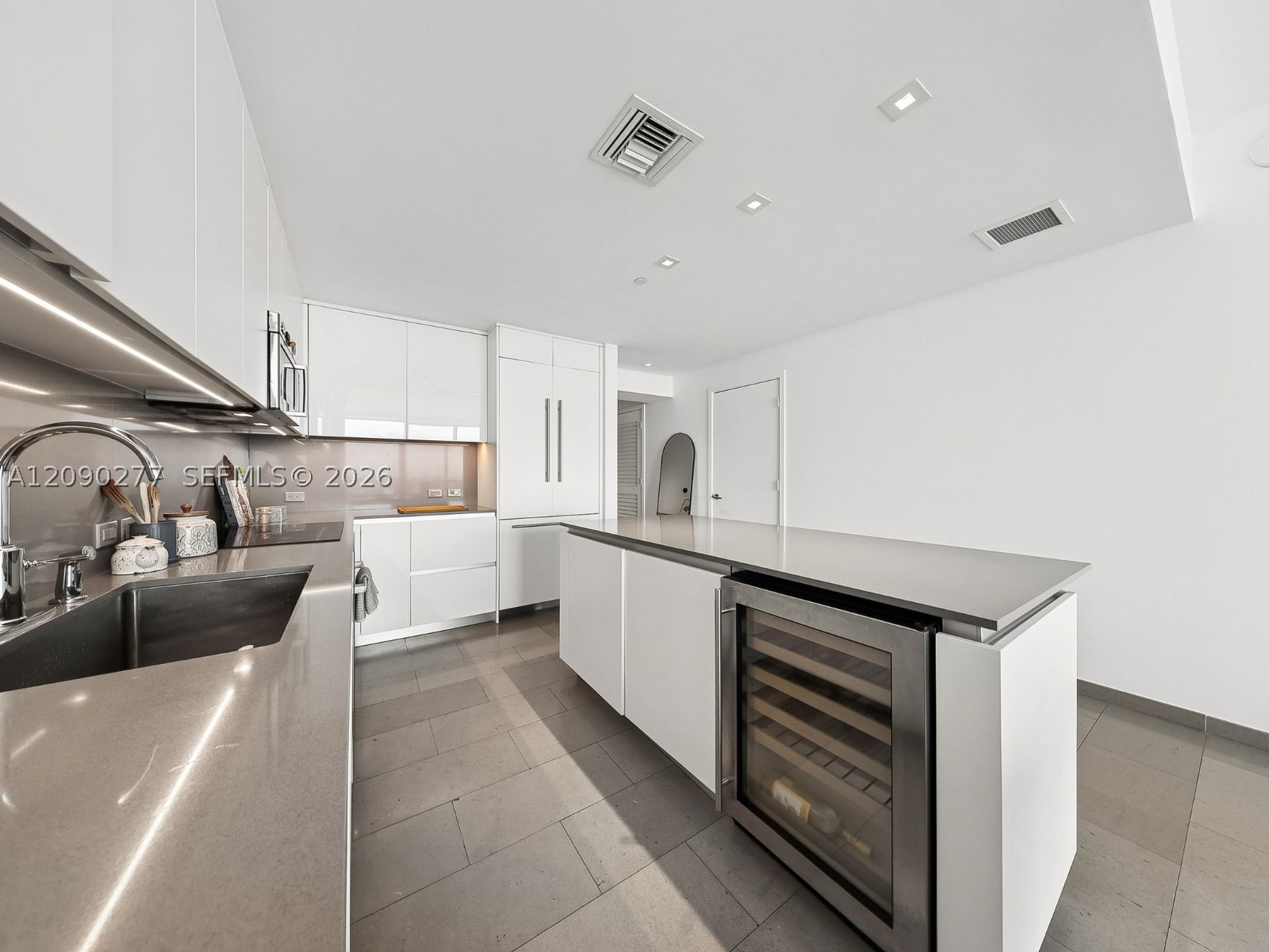 88 SW 7th St #2506, Miami FL 33130