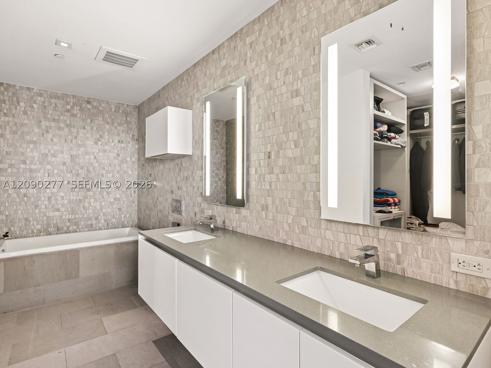 88 SW 7th St #2506, Miami FL 33130