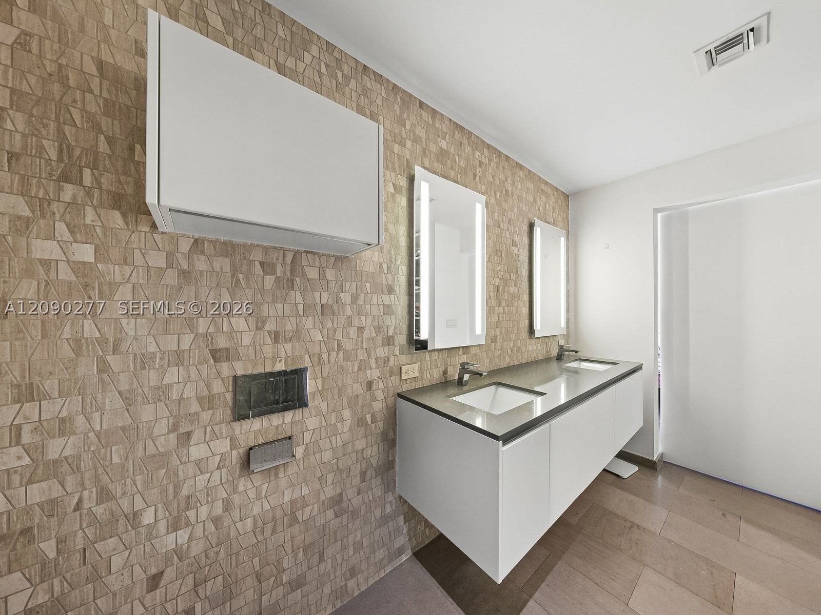88 SW 7th St #2506, Miami FL 33130