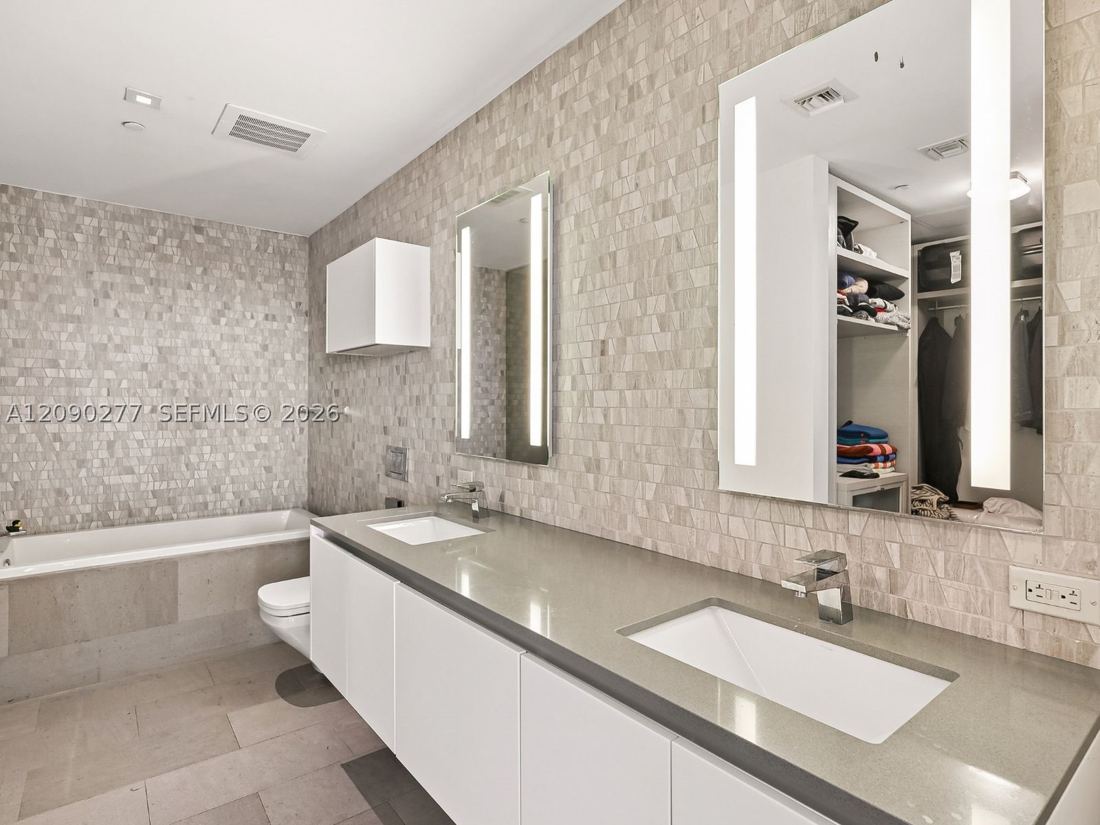 88 SW 7th St #2506, Miami FL 33130