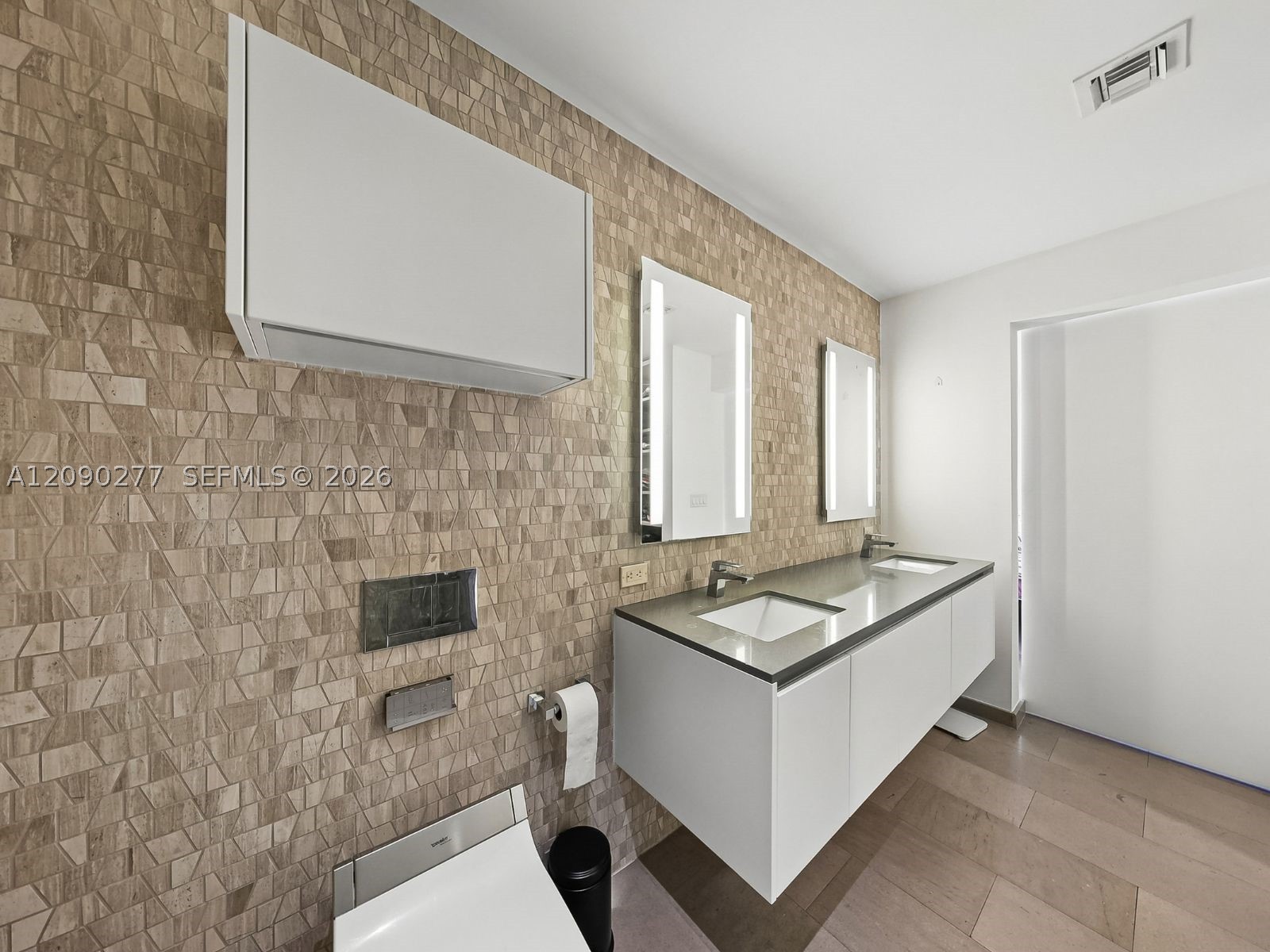 88 SW 7th St #2506, Miami FL 33130