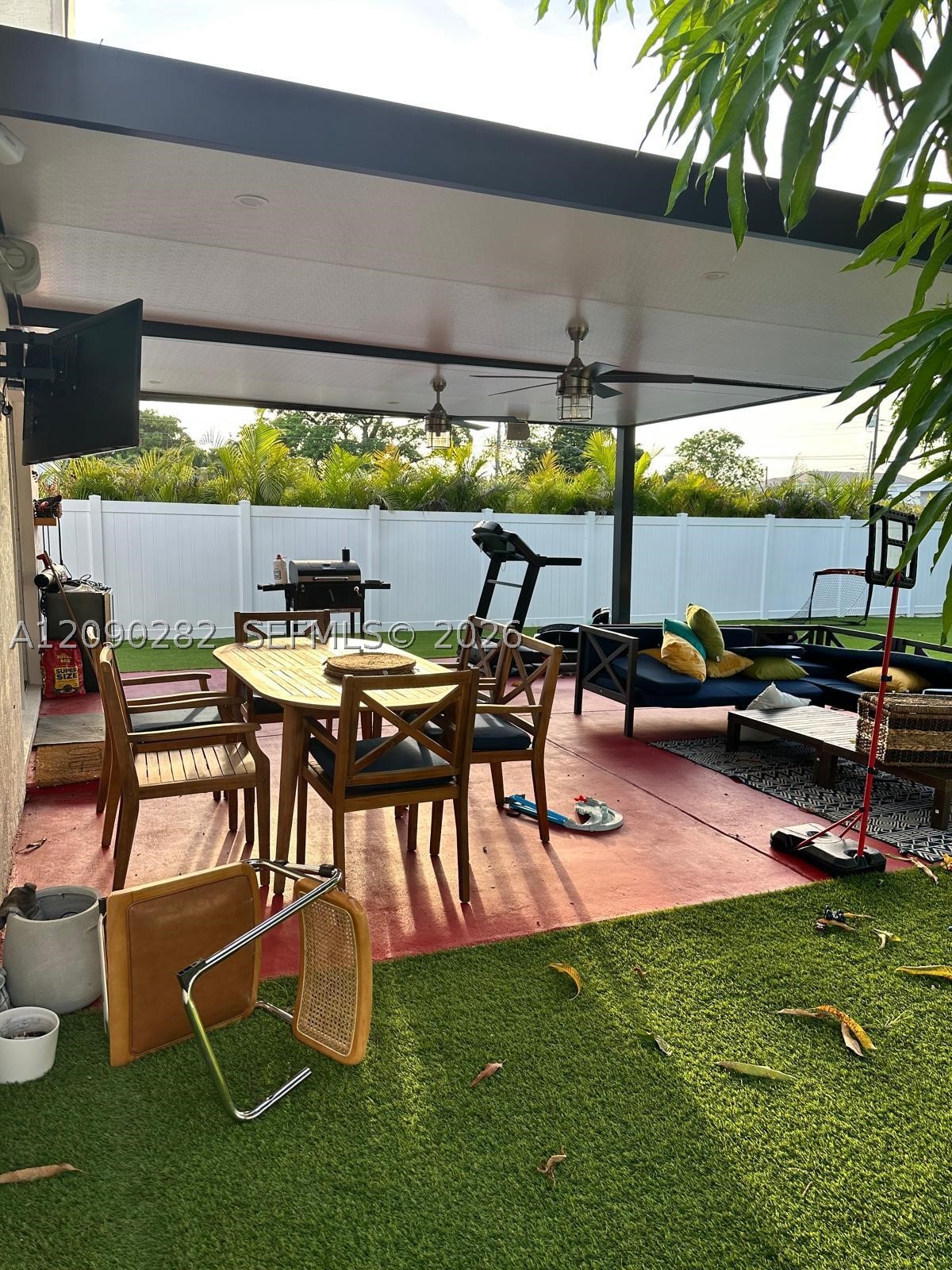 216 NW 9th St, Hallandale Beach FL 33009