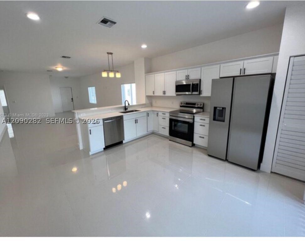 216 NW 9th St, Hallandale Beach FL 33009