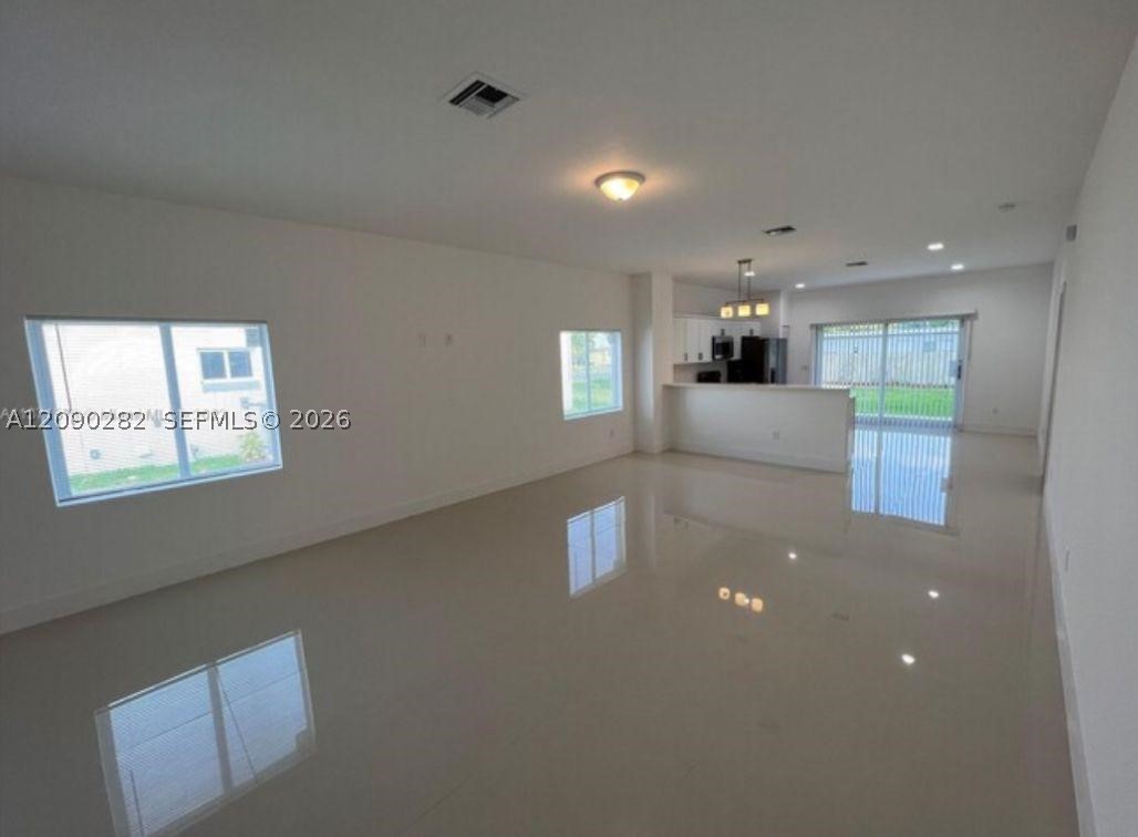 216 NW 9th St, Hallandale Beach FL 33009