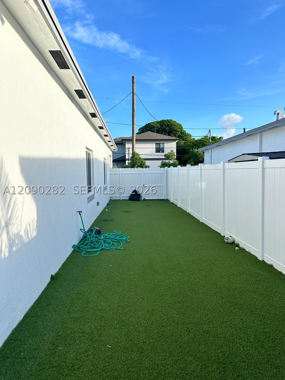216 NW 9th St, Hallandale Beach FL 33009