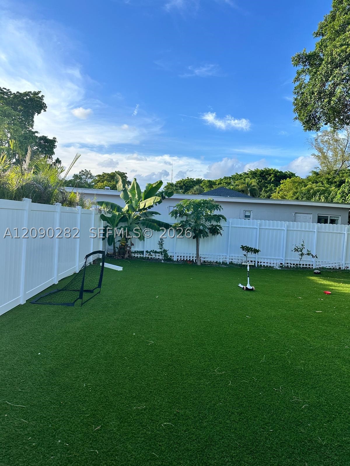 216 NW 9th St, Hallandale Beach FL 33009