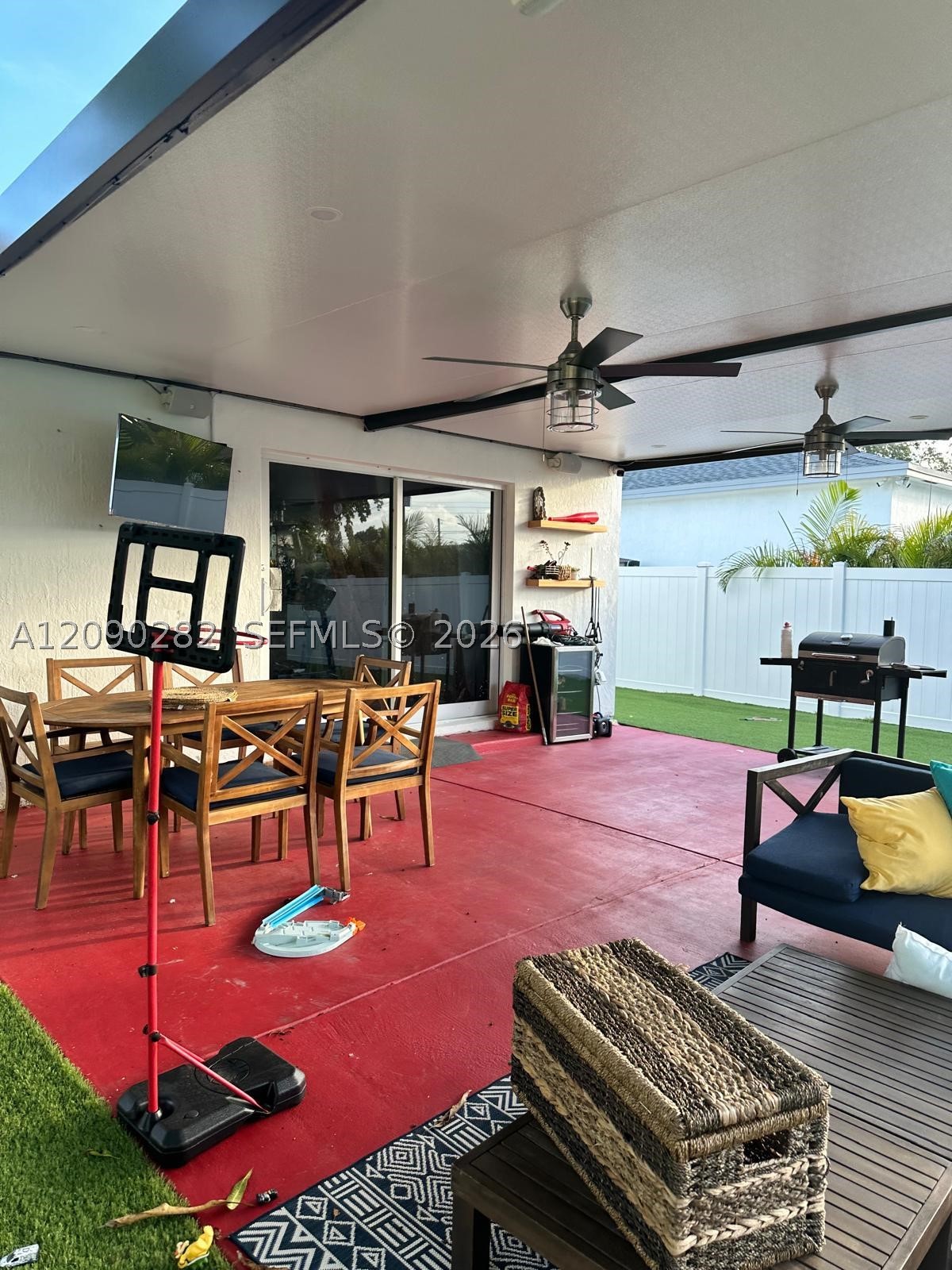 216 NW 9th St, Hallandale Beach FL 33009