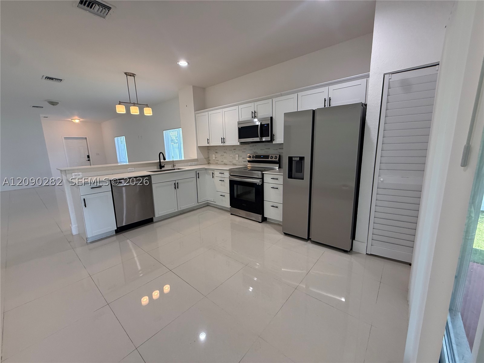 216 NW 9th St, Hallandale Beach FL 33009
