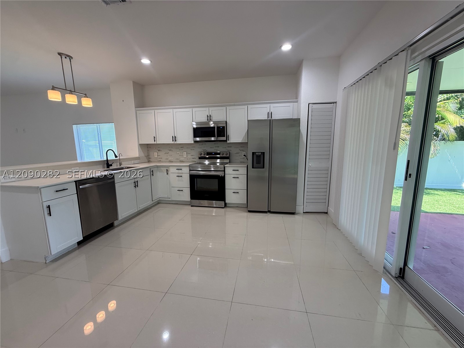 216 NW 9th St, Hallandale Beach FL 33009