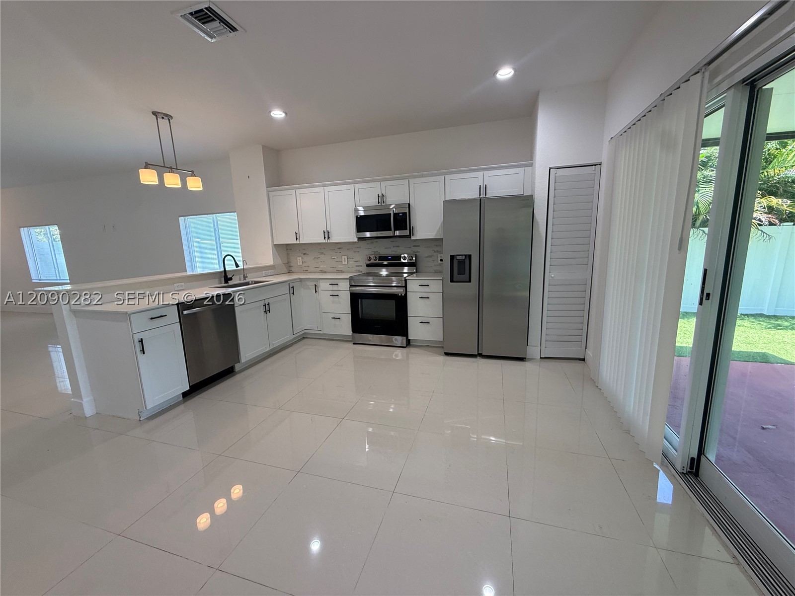 216 NW 9th St, Hallandale Beach FL 33009
