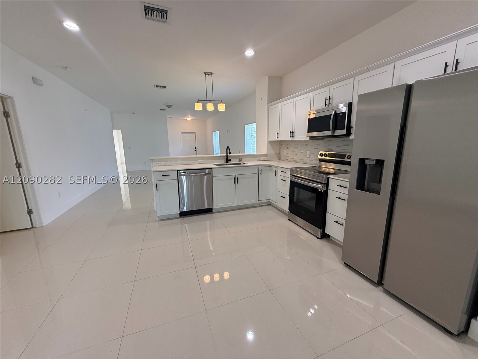 216 NW 9th St, Hallandale Beach FL 33009