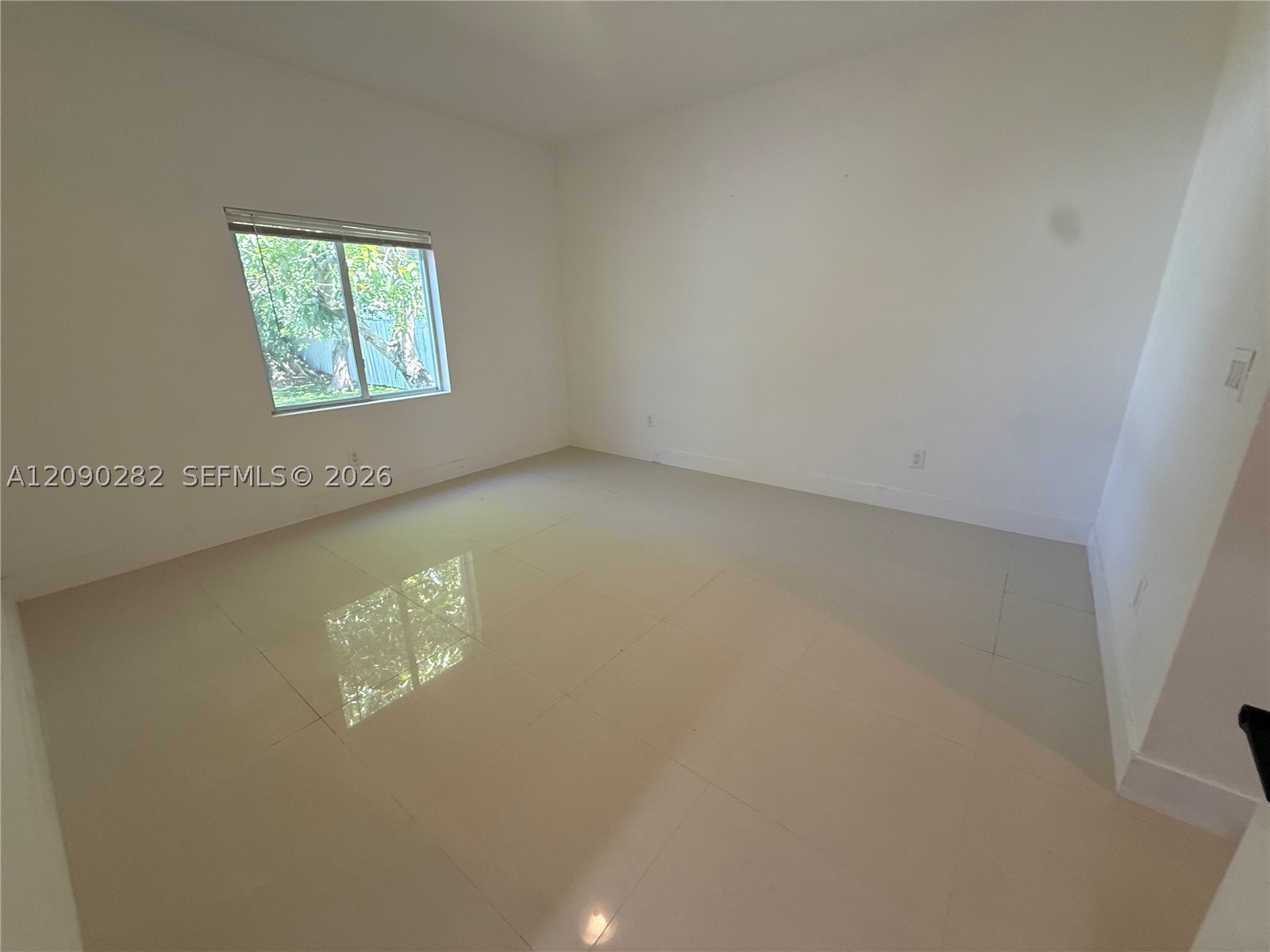 216 NW 9th St, Hallandale Beach FL 33009