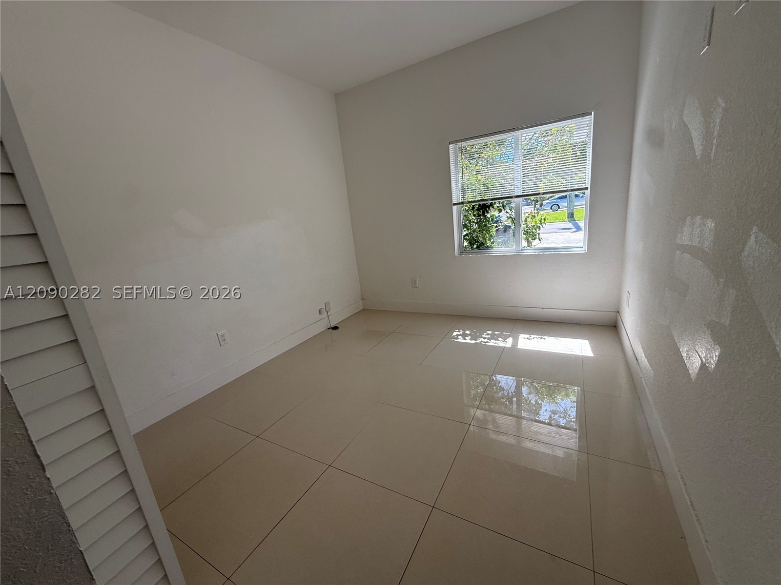 216 NW 9th St, Hallandale Beach FL 33009