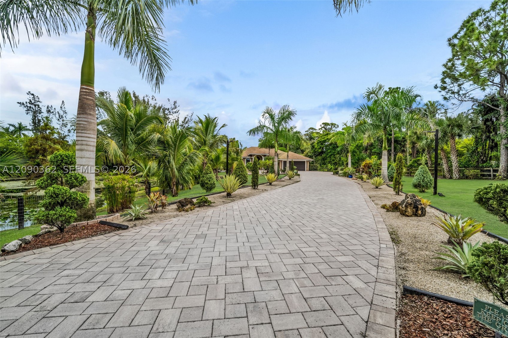 14800 April Dr, Loxahatchee FL 33470