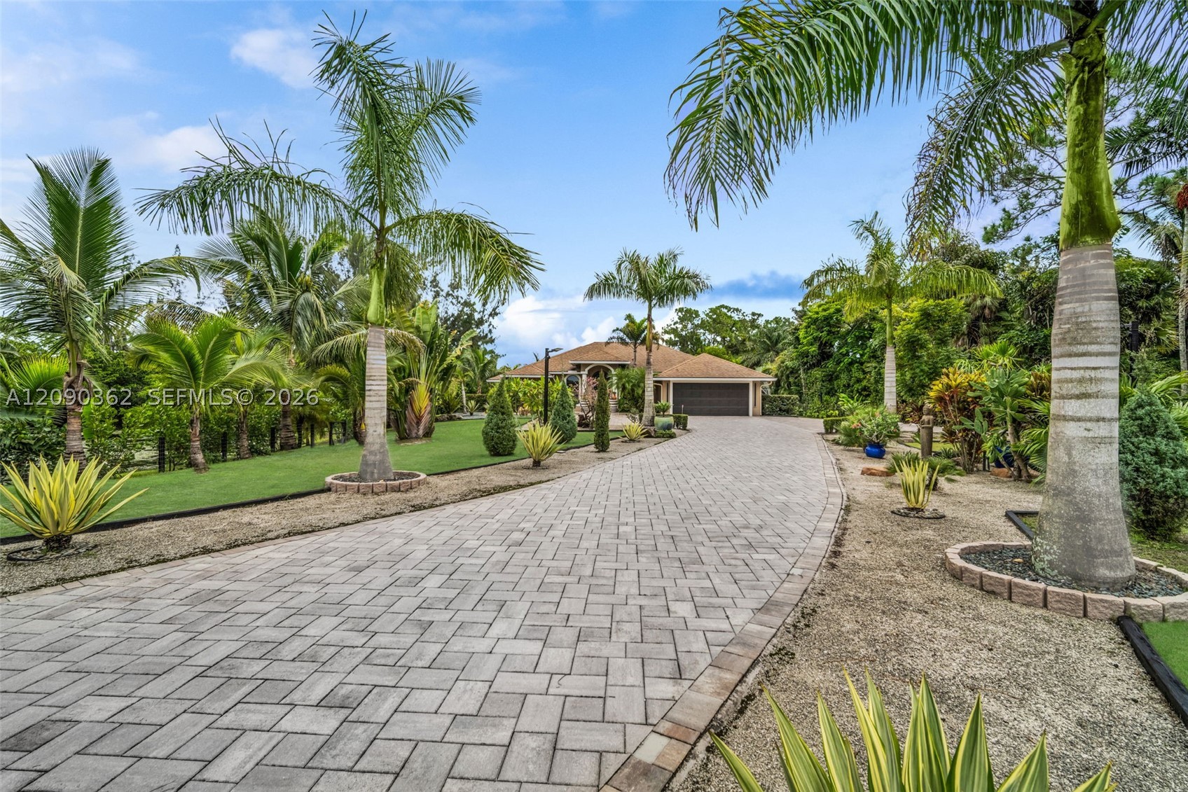 14800 April Dr, Loxahatchee FL 33470