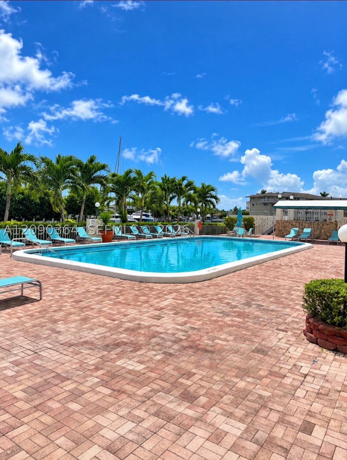 401 Golden Isles Dr #1015, Hallandale Beach FL 33009