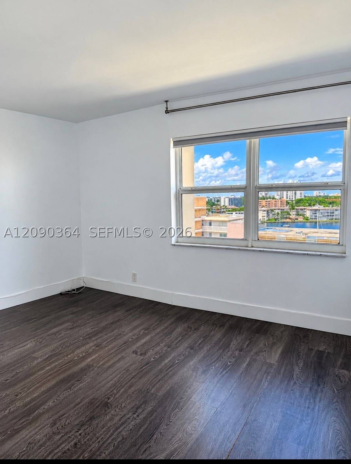 401 Golden Isles Dr #1015, Hallandale Beach FL 33009