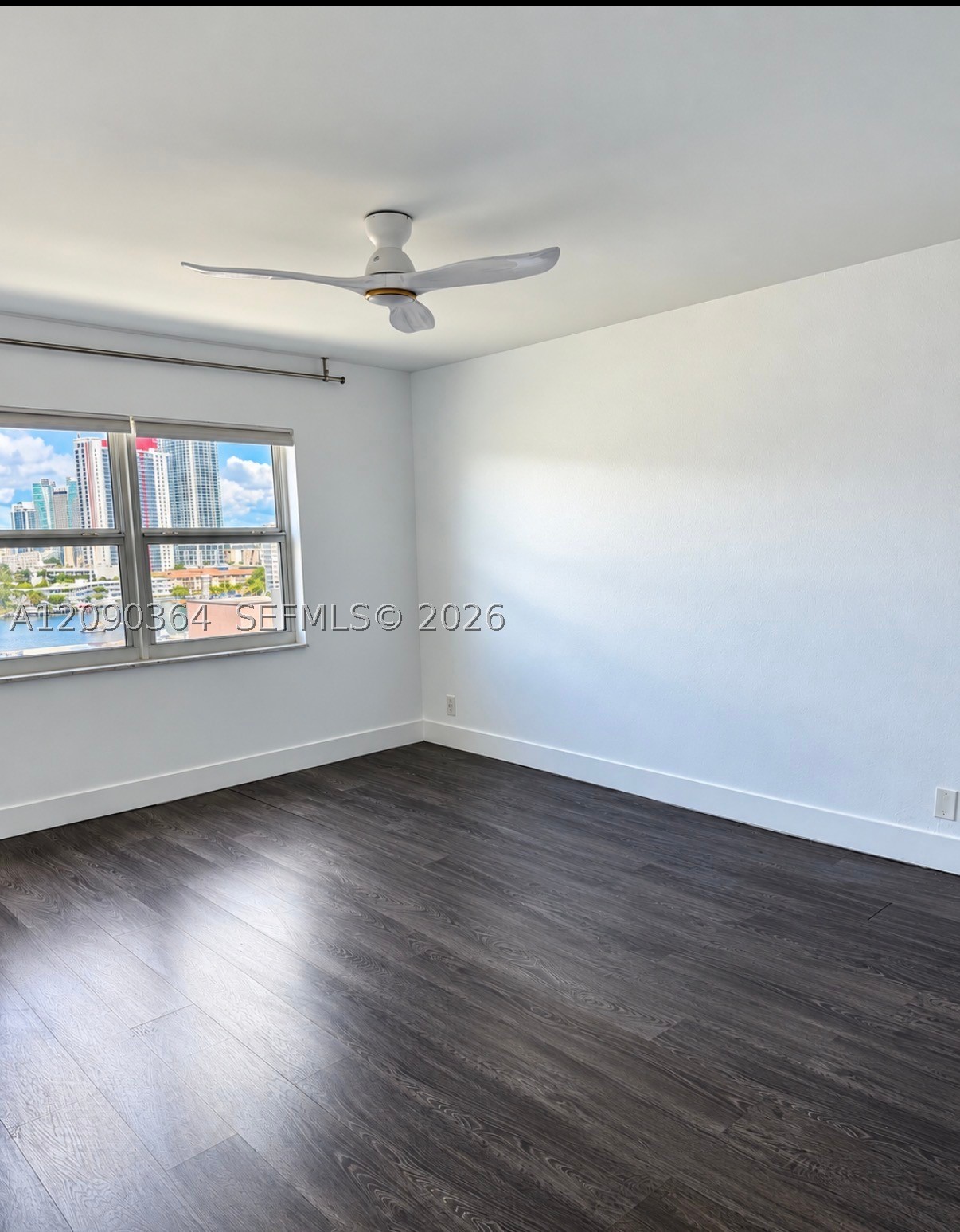 401 Golden Isles Dr #1015, Hallandale Beach FL 33009
