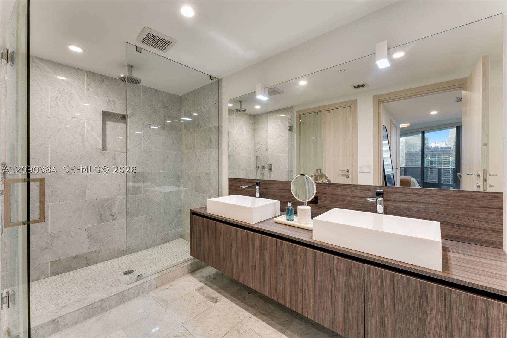 1000 Brickell Plz #2401, Miami FL 33131