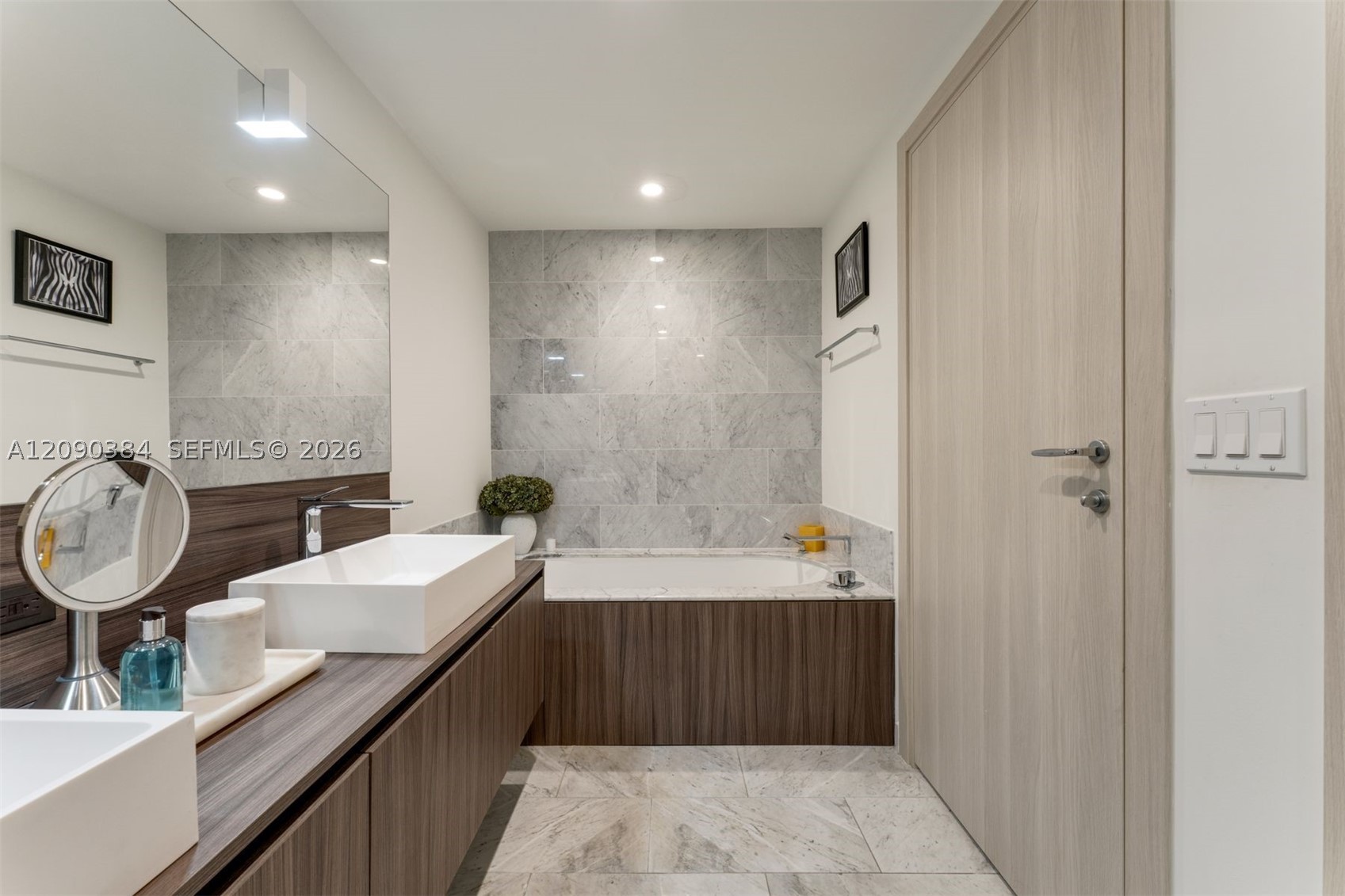 1000 Brickell Plz #2401, Miami FL 33131