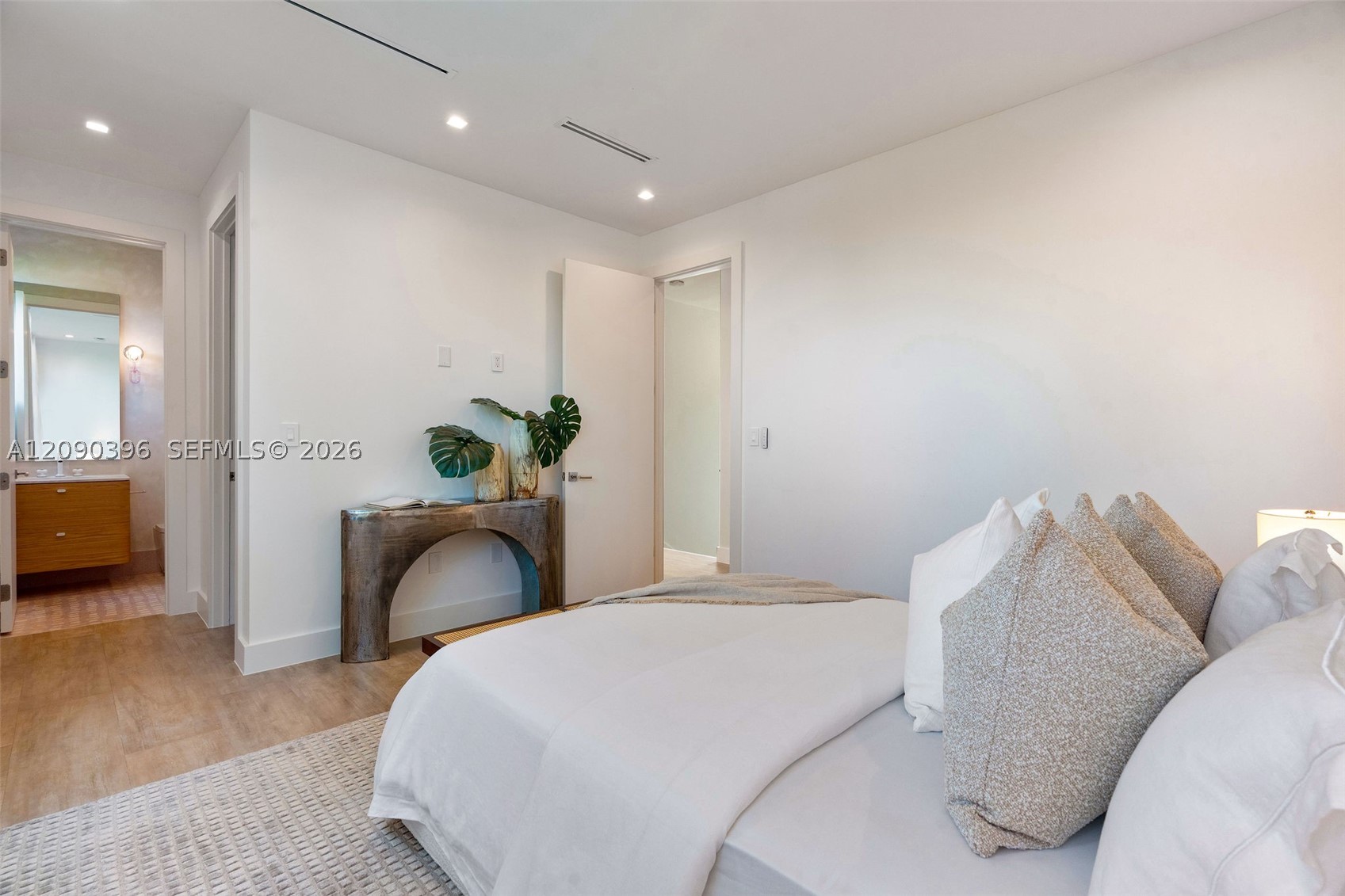 5701 N Bay Rd, Miami Beach FL 33140