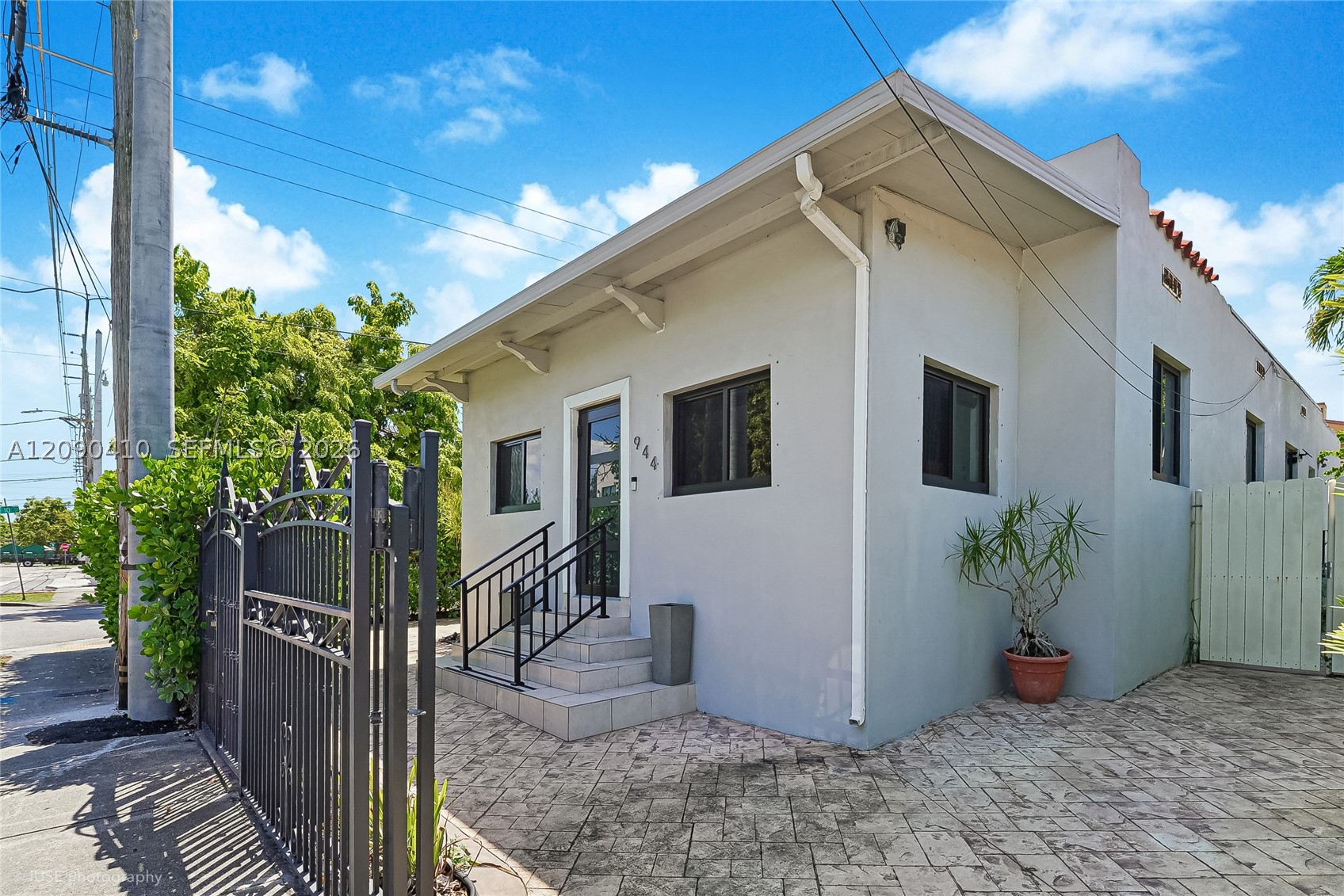 944 SW 10th Ave, Miami FL 33130
