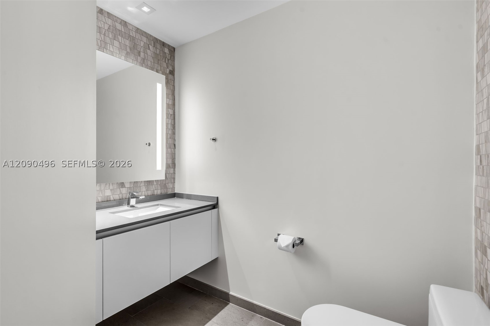88 SW 7th St #1901, Miami FL 33130