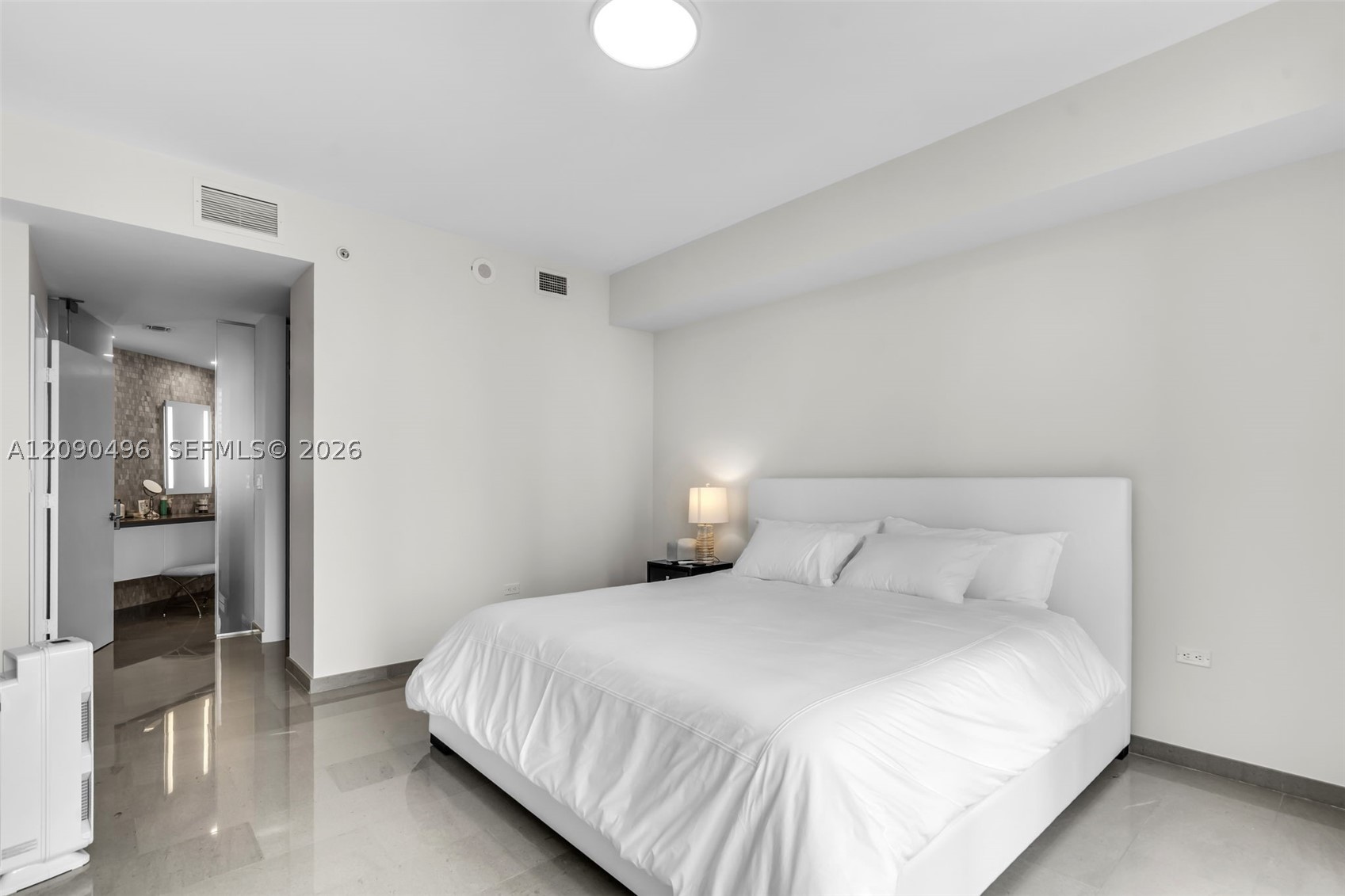 88 SW 7th St #1901, Miami FL 33130
