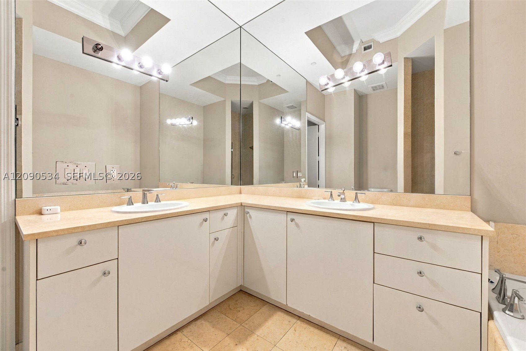 19900 E Country Club Dr #116, Aventura FL 33180