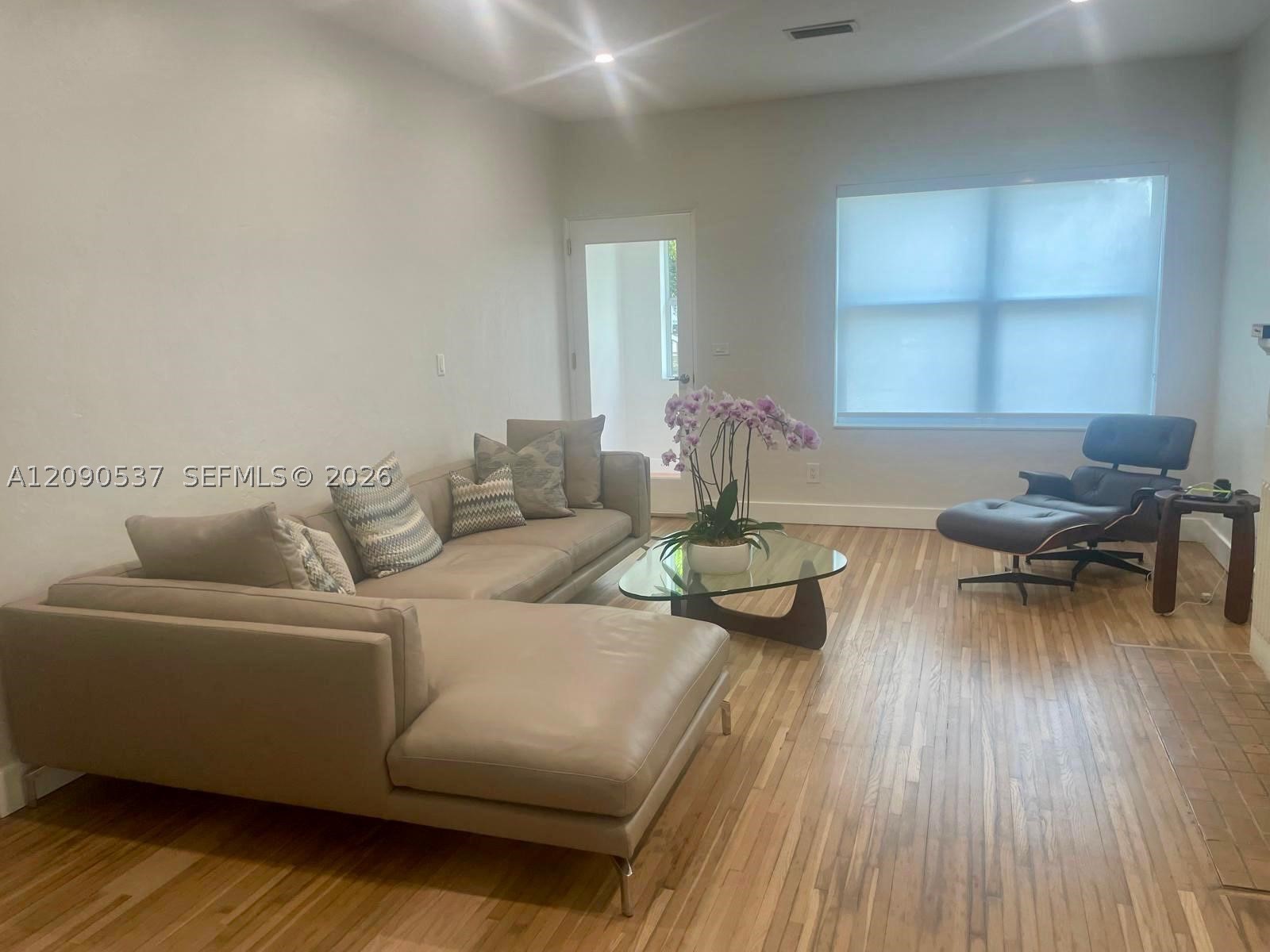 1525 SW 18th St, Miami FL 33145